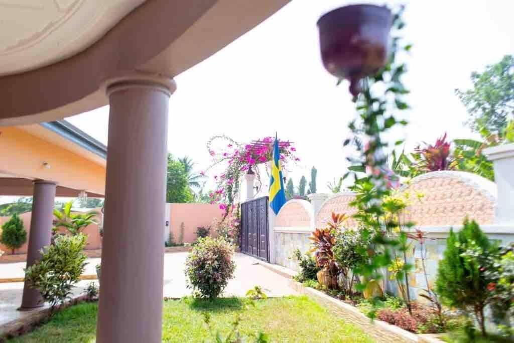 Nana Adu Guest House Koforidua Экстерьер фото