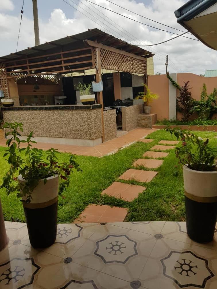 Nana Adu Guest House Koforidua Экстерьер фото