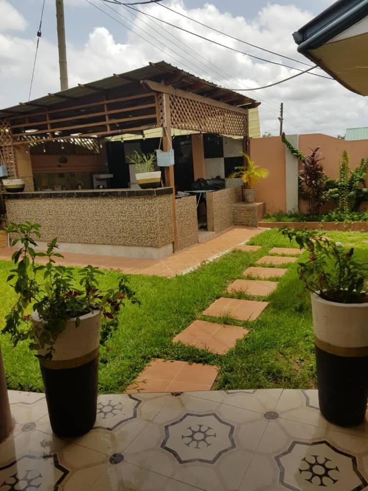 Nana Adu Guest House Koforidua Экстерьер фото